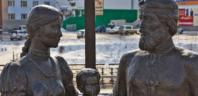 Памятники Дежнёву и митрополиту Иннокентию отреставрируют в Якутске