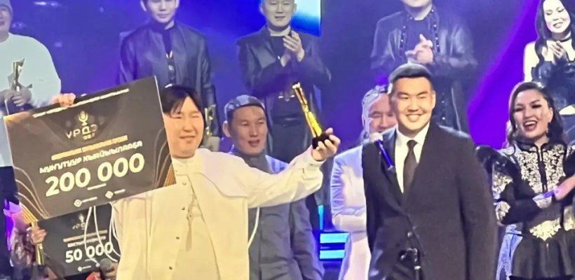 Главная награда премии «Үрдэл» досталась Василию Новоприезжему