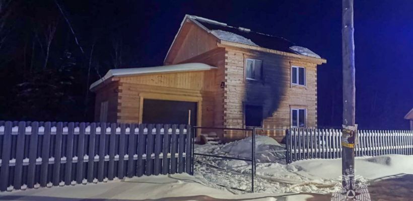 В Якутии при пожаре в доме погибли пять человек