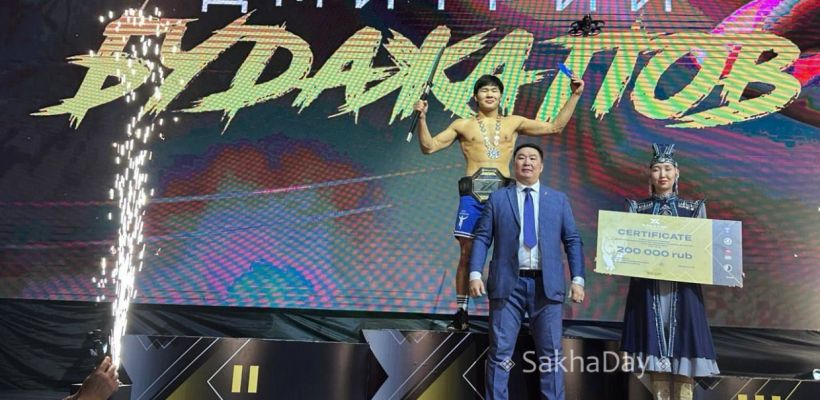 Победителем абсолютного первенства «Хаҥалас хапсаҕайа» (до 75 кг)  стал Дмитрий Будажапов