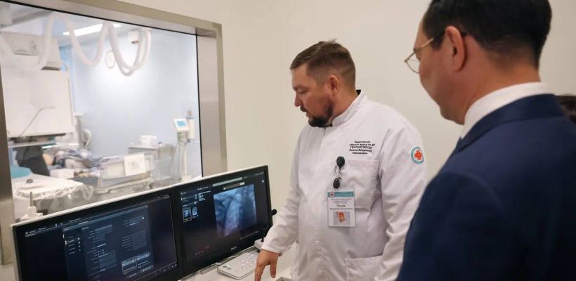 Айсен Николаев призвал якутян обращаться к врачам при первых тревожных симптомах