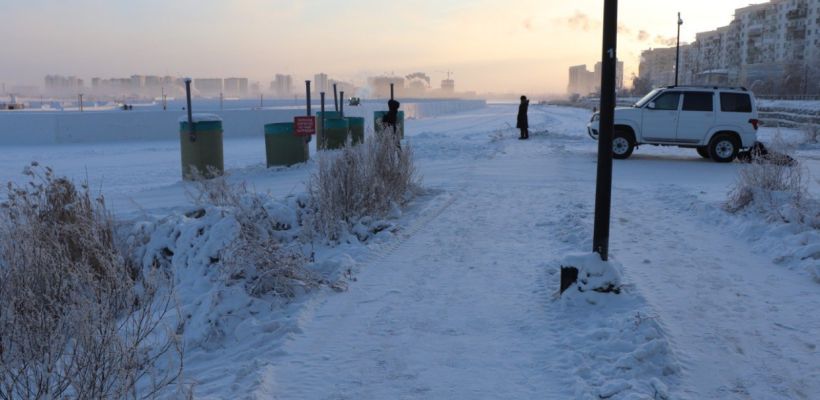 Священное озеро или площадка для шоу? В соцсетях спорят о ледовом парке на озере Сайсары