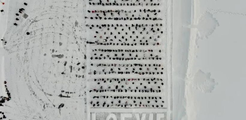 Фотофакт: 700 жителей Чурапчинского района выстроились в слово «ҺӨҔҮҤ»