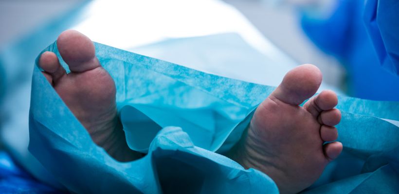 «Отогревайте труп»: жители якутского Среднеколымска хранят покойников рядом с продуктами