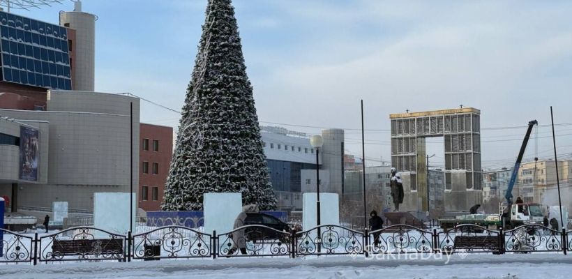 На этой неделе демонтируют елку на Орджоникидзе