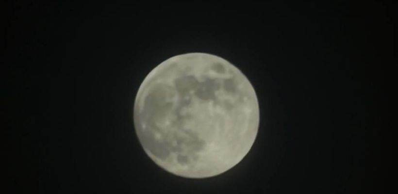 Фотофакт: В Якутии уже  видна Снежная луна