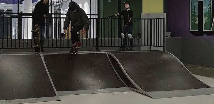 Мэр Якутска пообещал отапливаемый надувной ангар для детского клуба