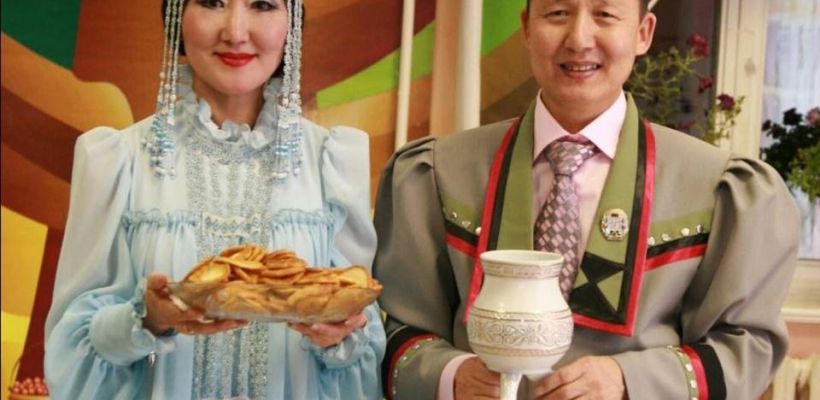 Якутянка в 60 лет стала невестой. Предложение сделали прямо на сцене