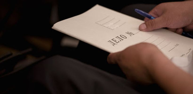 В Верхневилюйске обвиняемый нанес 66 ударов топором по собутыльнику