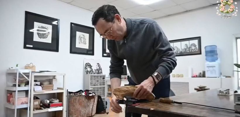 Айсен Николаев по традиции сделал подарки супруге и дочерям к 8 Марта