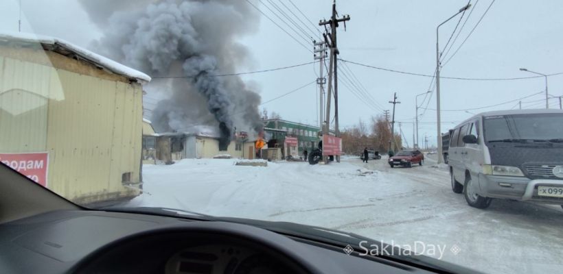 В Якутске при пожаре в кафе погибла женщина