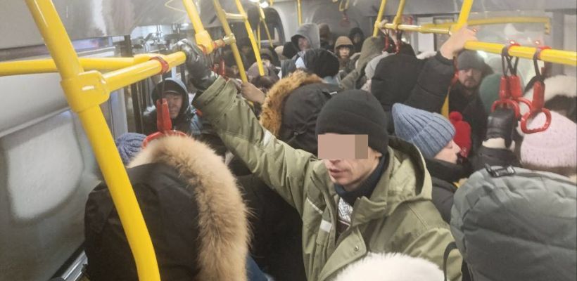 В Якутске пассажирка получила переломы после резкого торможения автобуса