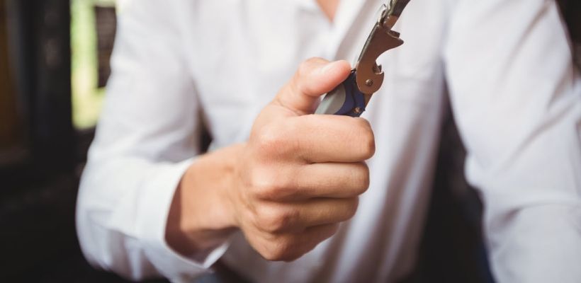 Якутянин пригрозил ножом сотруднику полиции в Санкт-Петербурге