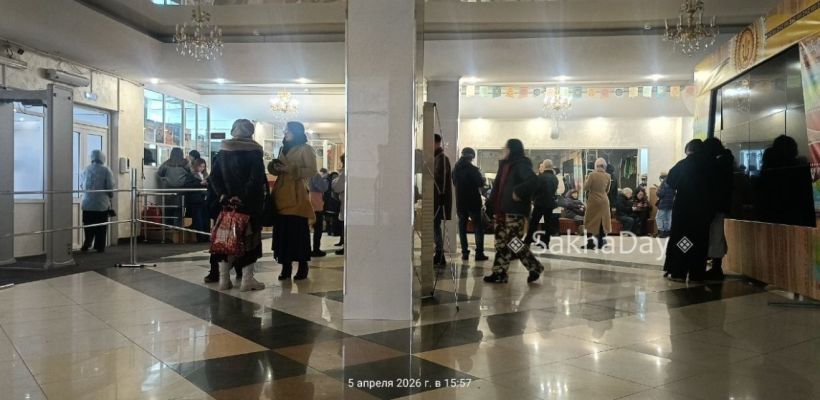 В Якутске отменили концерты «при свечах» без объяснения причин. Зрители остались у закрытых дверей