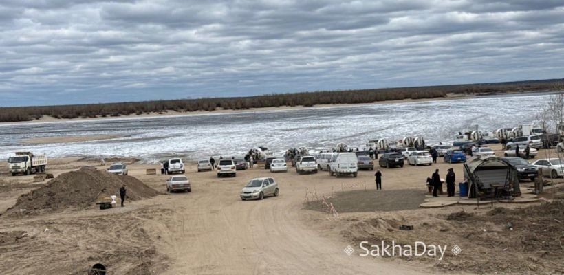Сколько будет стоить переправа через Лену? На судах - 2500, на вертолете — 7000
