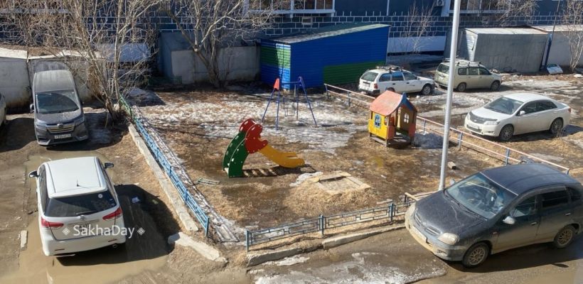 Сезон детских площадок открыт. Насколько безопасно детям?