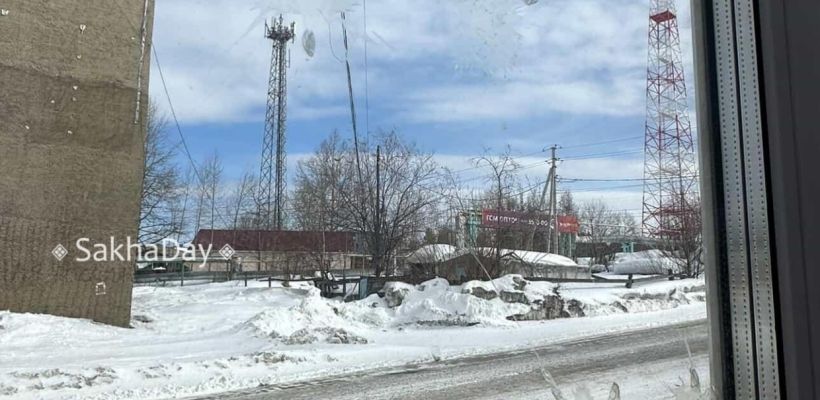 В Алдане неизвестные дети забросали яйцами чужое окно