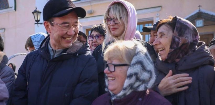 Глава Якутии освятил пасхальные куличи в Преображенском соборе
