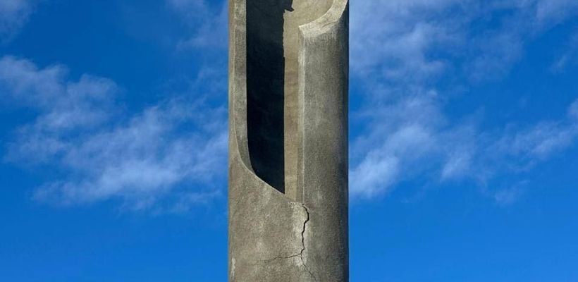 Фотофакт: Символ алмазной столицы в аварийном состоянии