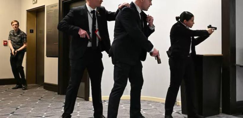 На приеме при Белом доме открыли стрельбу. Трампа экстренно эвакуировали