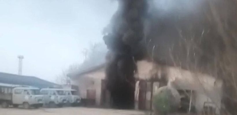 В Якутске произошел пожар в гараже МУП "Жилкомсервис"