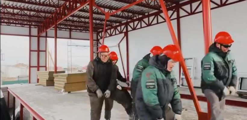 Якутские рабочие танцуют ради контента. Кто их заставил?