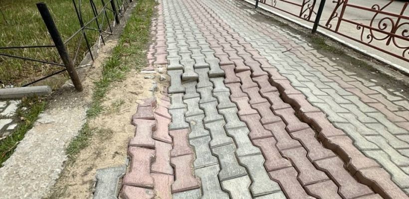 Фотофакт: «Ликвидированный» провал на Октябрьской снова провалился после дождя