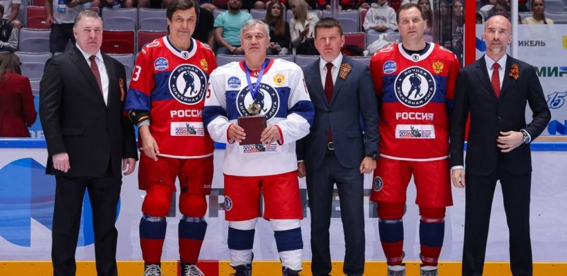 Зампред Ил Тумэна Афанасий Владимиров награжден «Орденом за верность любительскому хоккею»