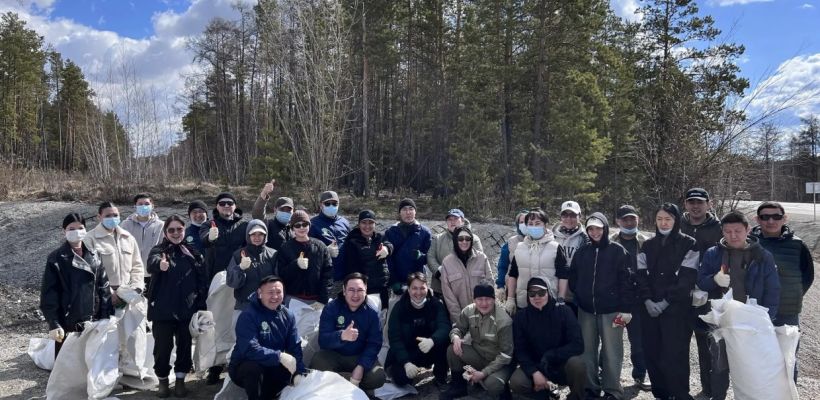 «Якутскэкосети» принял участие в субботнике по Вилюйскому тракту