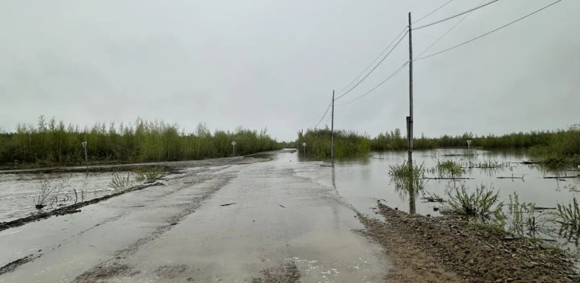 В Усть-Майском районе временно ограничен проезд по автодороге "Амга"