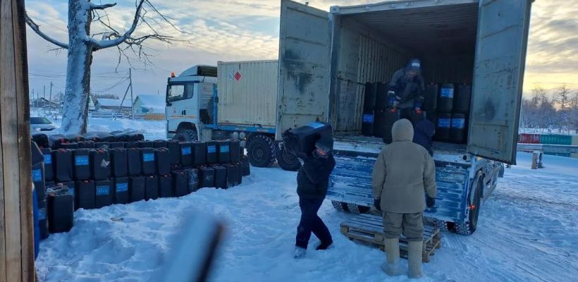 «Саханефтегазсбыт» завершил завоз тарированных нефтепродуктов в отдаленные и труднодоступные наслега Якутии