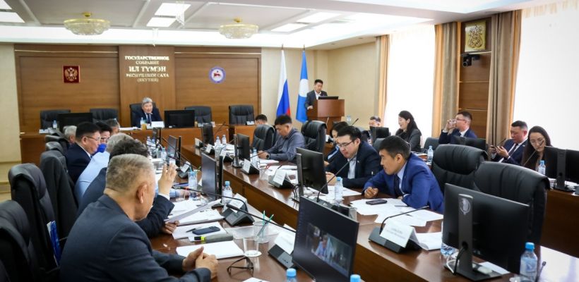 Получат ли люди зарплату? В Ил Тумэне обсудили финансовое положение муниципалитетов