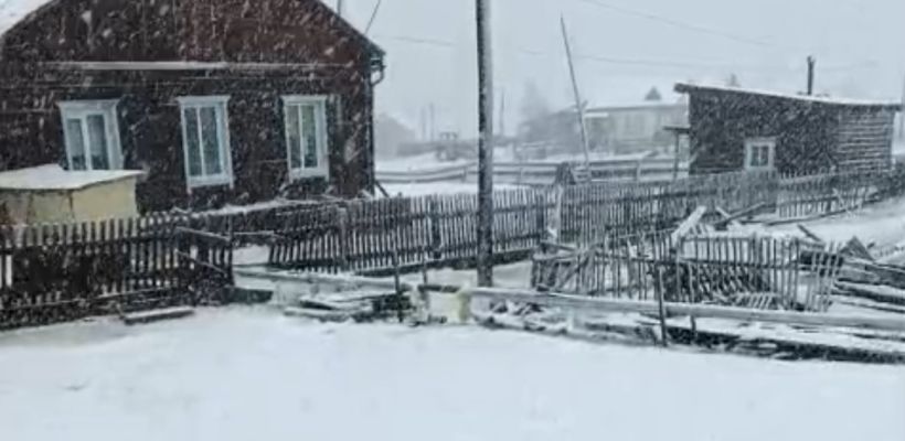 Зима вернулась! В селе Оннес выпал снег