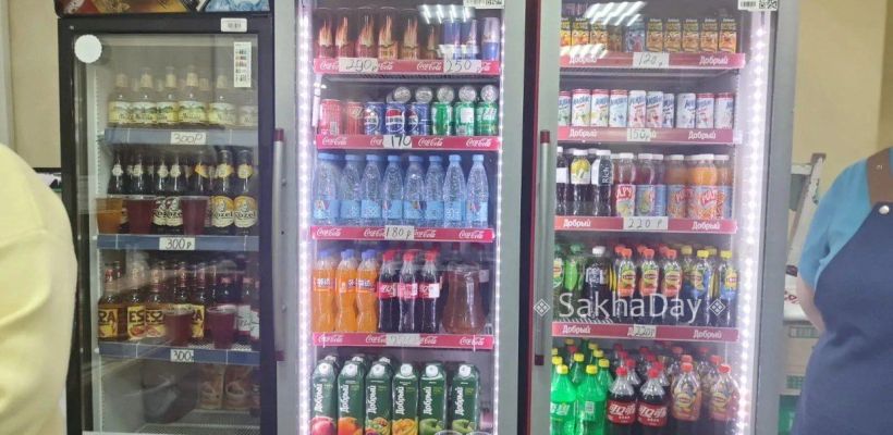 Фотофакт: На Столичном рынке в Якутске продают бутылек воды за 180 рублей