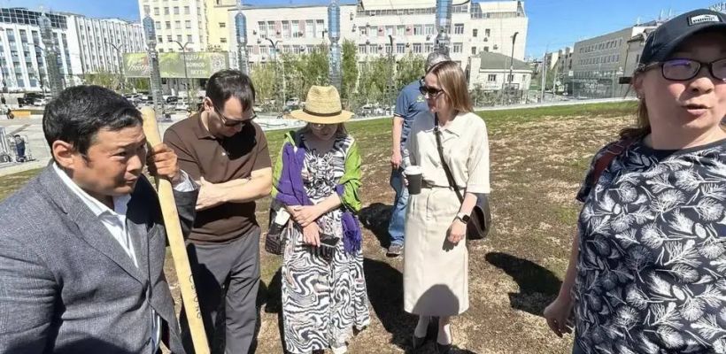 Фотофакт: Лучшие умы снова ищут способ озеленить площадь Республики