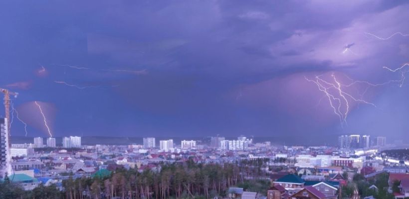 Некоторые жители Якутска остаются без связи из-за разряда батареи смартфона