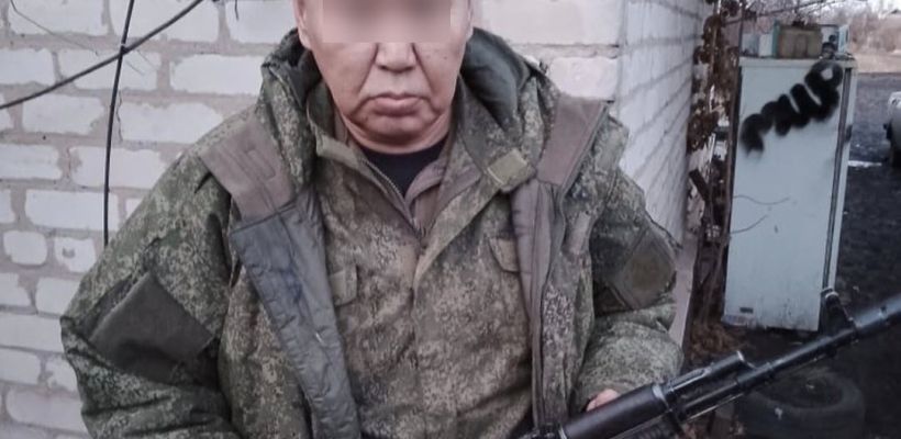 В Якутске мужчина, убивший жену под елкой, вернулся домой к детям