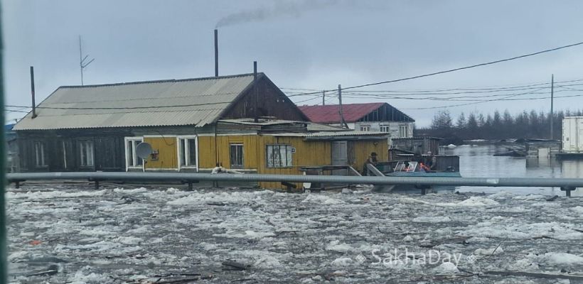 Фотофакт: В Усть-Янске подтоплены 66 дворов. Эвакуированы 47 человек