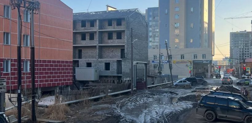 Бастрыкин потребовал доклад по разбитой дороге на улице Строда в Якутске