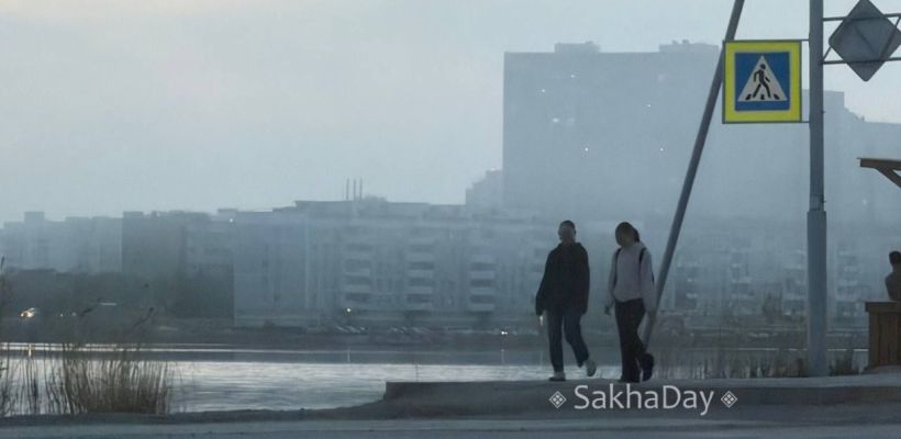 Фотофакт: Якутск вновь затянуло дымом из-за пожара на городском полигоне
