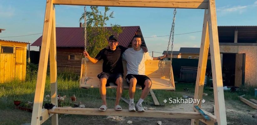 Как студент из Якутска смастерил и подарил городу качели