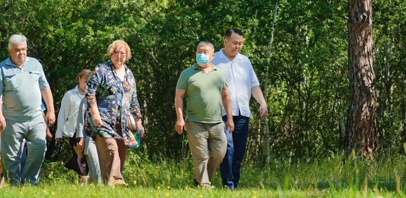 Фотофакт: Почему мэр Якутска носит маску?