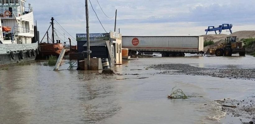В Якутске из-за подтопления отключены трансформаторные подстанции в районе Даркылаха