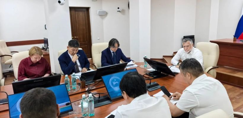 Председатель Правительства Якутии поручил до 18 июля решить вопрос об увеличении поставок топлива в Южную Якутию