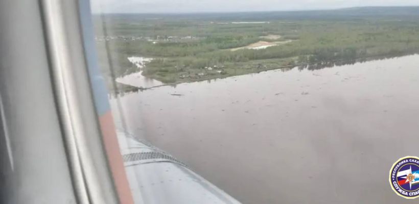 В Верхоянском районе из-за паводка готовят вертолет со спасателями