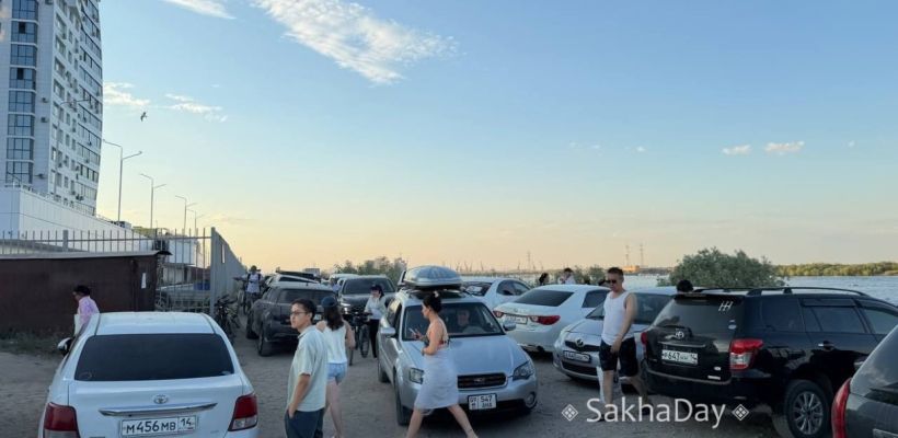 В Якутске +35, а кондиционер – не у всех. Как справляются люди с жарой?