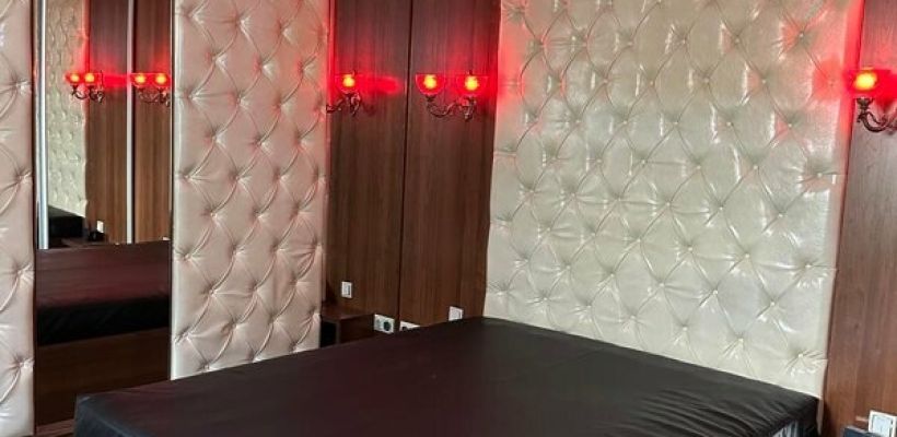 В Якутске посетители салона эротического массажа мешают спать соседям