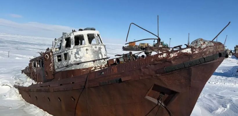 В Тикси готовятся к ликвидации судна времен СССР «Океанолог»