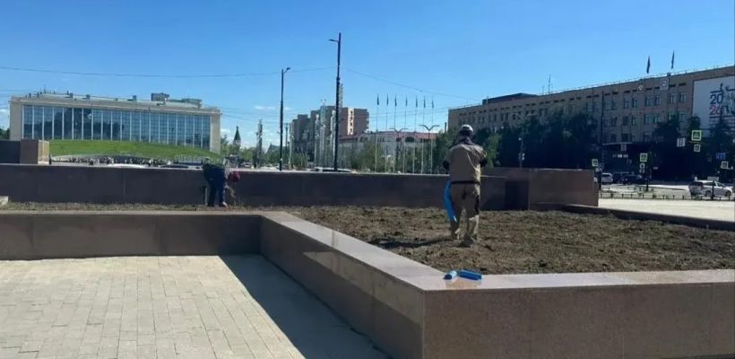 После субботника молодежи власти пообещали озеленить площадь Ленина