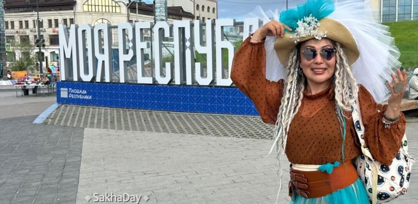 В Якутске прошла шляпная прогулка вместе с Туйарой Тумусовой